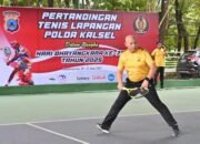 Eksibisi Tenis Duet Kapolda Kalsel - Danrem, Menang Melawan Wali Kota Banjarmasin Perpasangan Danlanal 16 Eksibisi Tenis Duet Kapolda Kalsel – Danrem, Menang Melawan Wali Kota Banjarmasin Perpasangan Danlanal