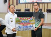 Tapin Gelontorkan Bonus Rp183 Juta untuk Atlet Berprestasi di Forda VII 29 Tapin Gelontorkan Bonus Rp183 Juta untuk Atlet Berprestasi di Forda VII