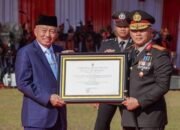 Kamtibmas di Kalsel Terjaga, Gubernur Serahkan Penghargaan kepada Kapolda 34 Kamtibmas di Kalsel Terjaga, Gubernur Serahkan Penghargaan kepada Kapolda