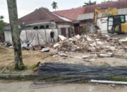 Rumah Dinas Dokter Lagi Diruntuhkan 18 Rumah Dinas Dokter Lagi Diruntuhkan