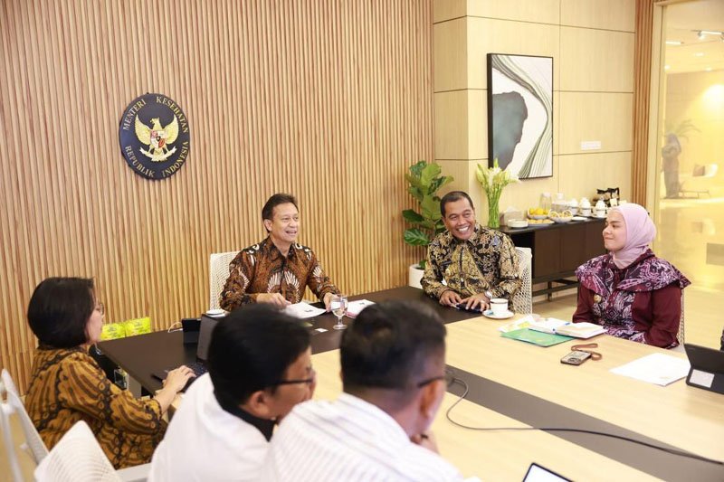 Bupati HSS Audiensi ke Menkes RI 1 Hal 12 HSS 1 3 klm 3