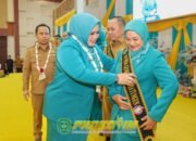 Camat dan Ketua PKK Kecamatan Dikukuhkan sebagai Ayah dan Bunda GenRe 18 Camat dan Ketua PKK Kecamatan Dikukuhkan sebagai Ayah dan Bunda GenRe