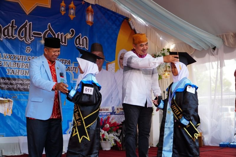 Pemkab Tala Apresiasi Guru Ngaji, Ratusan TK/TPA Kintap Diwisuda 1 Hal 2 Tala 1 3 klm 17