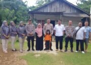 Kapolsek Pelaihari Santuni Anak Penderita Jantung Bocor