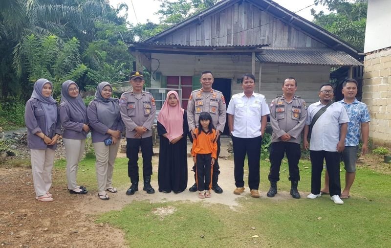 Kapolsek Pelaihari Santuni Anak Penderita Jantung Bocor 1 Hal 2 Tala 3 klm 19