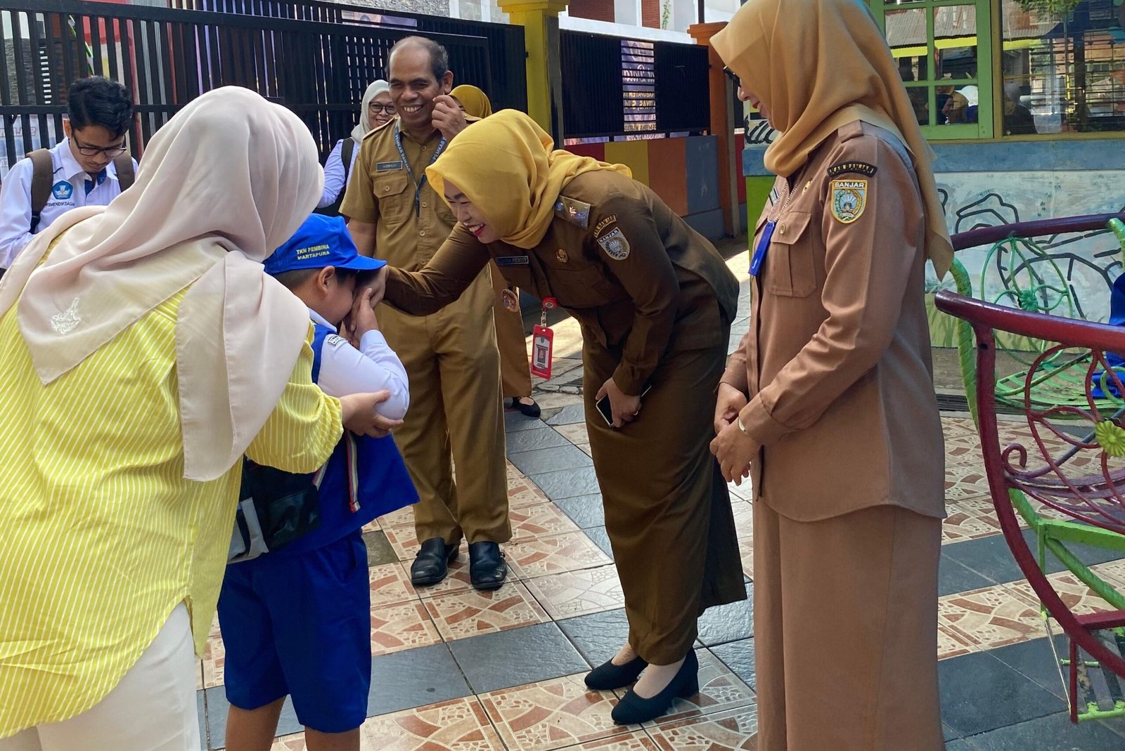 Kadisdik Pantau Pelaksanaan MPLS Ramah 2025 1 Hal 4 3 KLm Martapura Pantau MPLS scaled