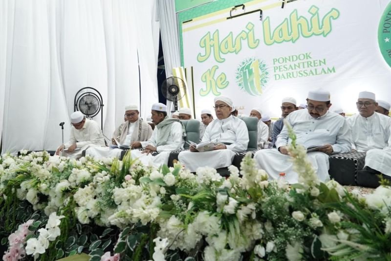 Hal 4 4 KLM Martapura Hadiri Harlah