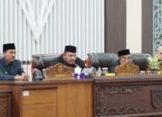 Bupati Sampaikan Raperda Masyarakat Hukum Adat-Administrasi Kependudukan