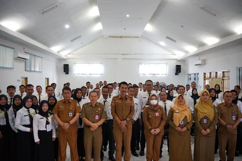 Hal 4 4 KLm Martapura Bupati ikuti sosialisasi pengadaan PPPK