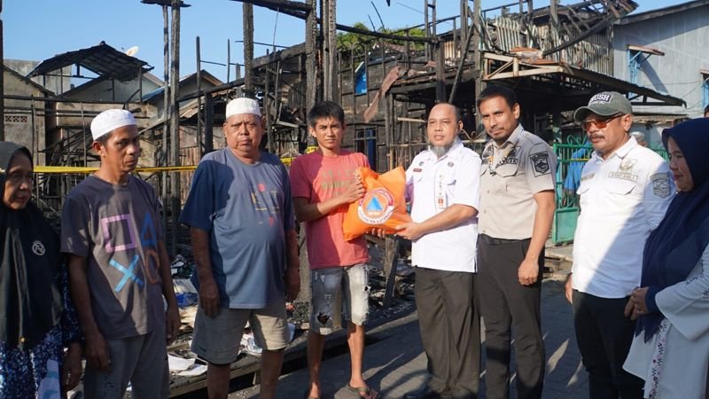 Pemkab Kotabaru Serahkan Bantuan Korban Kebakaran 1 Hal 4 Kotabaru 4 klm 12