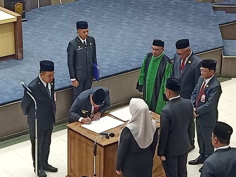 Tingkatkan Kualitas Pelayanan Publik, Yamin Lantik 65 Pejabat Administrator dan Pengawas 1 Hal 5 3 KLm Pelantikan