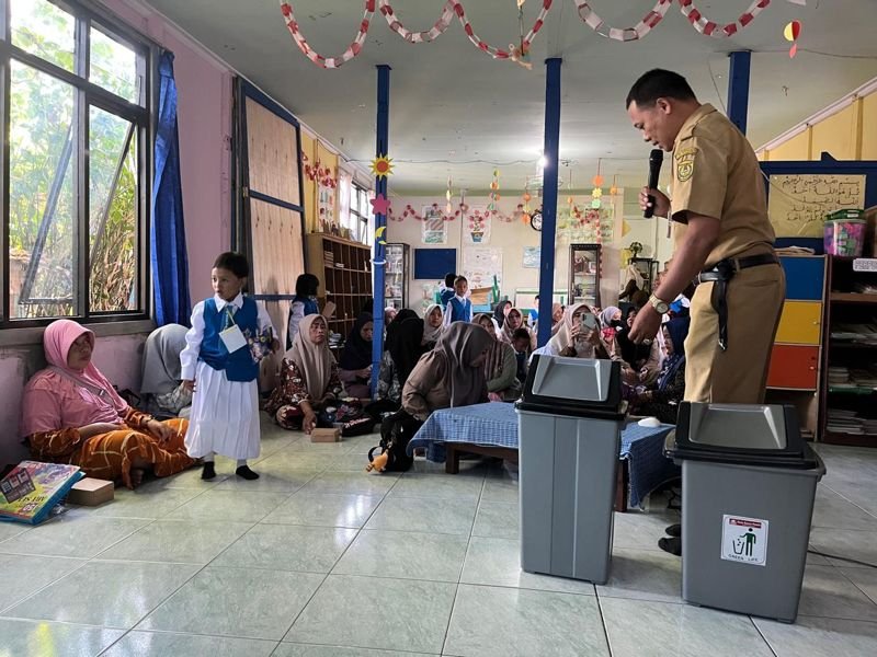Kawal Jaga Lingkungan, TK Budi Mulya Edukasi Murid dan Pendamping Soal Kelola Sampah 1 Hal 5 3 Klm Edukasi Sampah