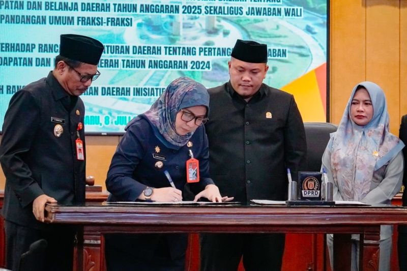 DPRD Banjarbaru Gelar Paripurna Bahas Perubahan APBD dan Isu Elpiji 1 Hal 6 3 KLM BJB 2 3