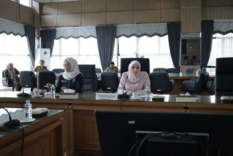 Hal 6 3 KLm Pimpinan DPRD FOTO HL