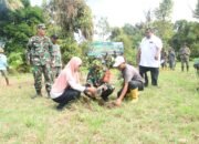 Wujud Kepedulian Lingkungan, Kodim 1002/HST Tanam 200 Pohon di Pengambau Hilir Luar 10 Wujud Kepedulian Lingkungan, Kodim 1002/HST Tanam 200 Pohon di Pengambau Hilir Luar