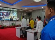 Bupati HST Serahkan Bantuan Uang Partai 39 Bupati HST Serahkan Bantuan Uang Partai