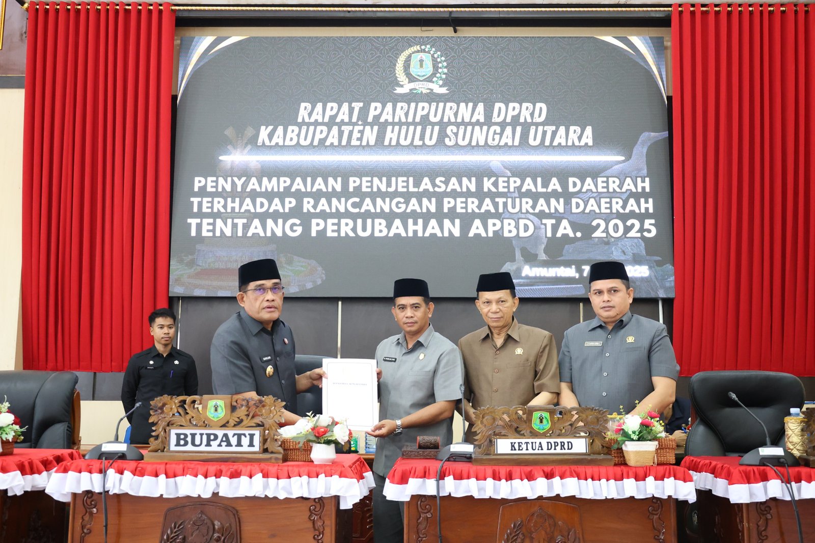Bupati HSU Sampaikan Penjelasan Raperda APBD Perubahan 2025 1 IMG 20250708 WA0010