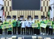 Bupati Tapin Tepati Janji Berikan Bonus Juara MTQ Tingkat Kalsel 25 Bupati Tapin Tepati Janji Berikan Bonus Juara MTQ Tingkat Kalsel