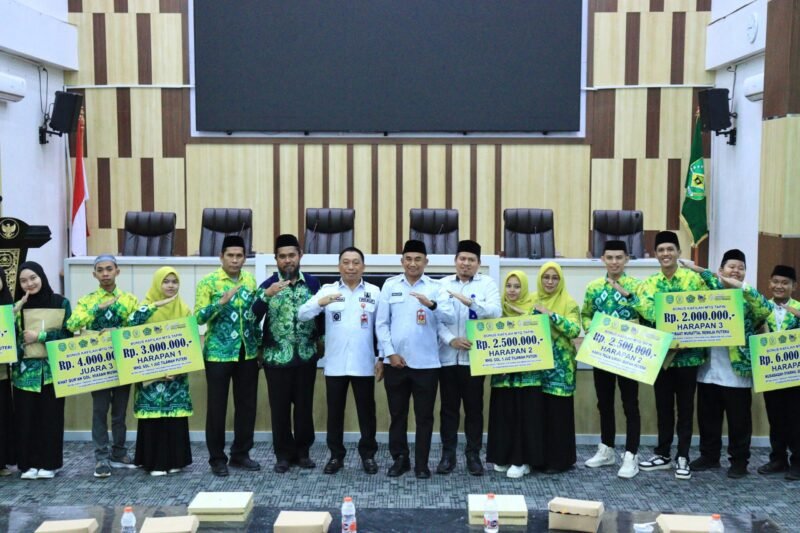 Bupati Tapin Tepati Janji Berikan Bonus Juara MTQ Tingkat Kalsel 1 IMG 20250709 WA0069 scaled e1752059860684