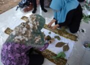 Berdayakan Perempuan Desa, PLN Indonesia Power UBP Barito Gelar Pelatihan Ecoprint Sasirangan Warna Alam 8 Berdayakan Perempuan Desa, PLN Indonesia Power UBP Barito Gelar Pelatihan Ecoprint Sasirangan Warna Alam