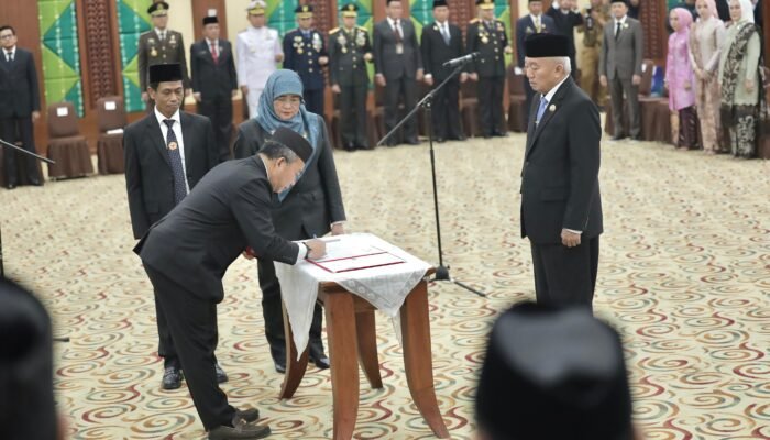 Hadiri Pelantikan Sekda Kalsel, Supian HK Tekankan Pentingnya Integritas, Profesionalisme dan Loyalitas 3 IMG 20250714 WA0048