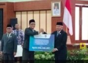 Bank Kalsel Serahkan Deviden Ke Provinsi Rp55,5 M, Laba Bank Kalsel Tumbu 136 Persen 51 Bank Kalsel Serahkan Deviden Ke Provinsi Rp55,5 M, Laba Bank Kalsel Tumbu 136 Persen