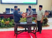 Bupati HST Sampaikan Dua Raperda Pendapatan dan Belanja Daerah 2025 48 Bupati HST Sampaikan Dua Raperda Pendapatan dan Belanja Daerah 2025