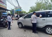Dishub Banjarmasin Pasang Stiker Melanggar di Kendaraan yang Parkir Sembarangan