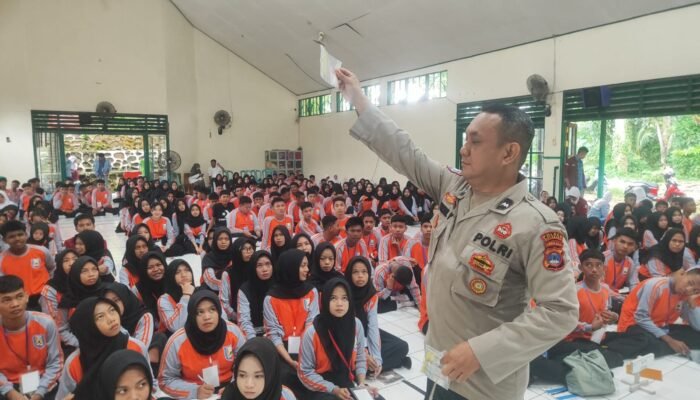 Sat Binmas Polres Kotabaru Edukasi Bahaya Narkoba ke Siswa SMAN 1