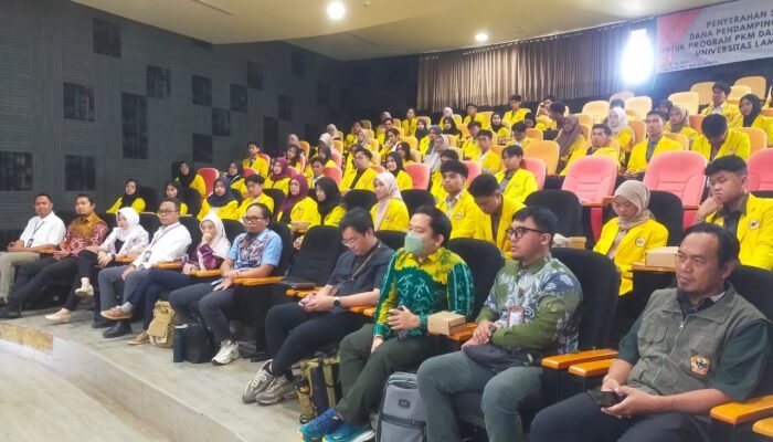 ULM Masuk Klaster 1 Nasional, Rusmin Nuryadin Serahkan Dana Pendamping PKM dan PPK Ormawa ULM 3 IMG 20250718 WA0018
