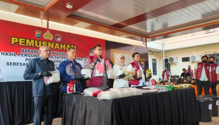‎Wali Kota dan Polres Banjarbaru Musnahkan 22,6 Kg Sabu