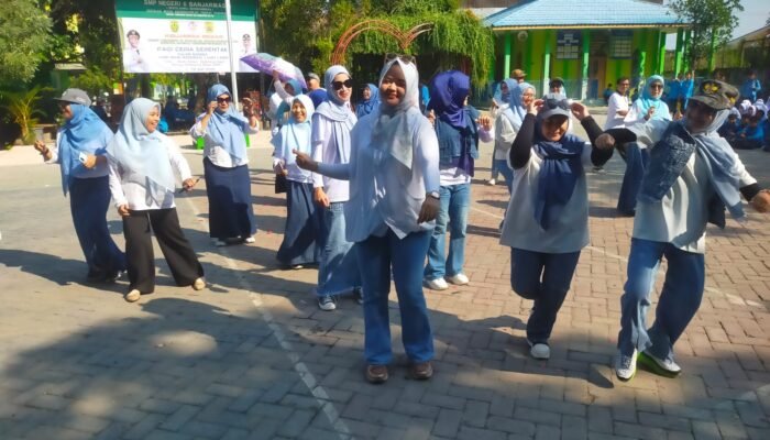 Serunya Siswa - Guru SMPN 6 Banjarmasin Melakukan Fashion Show dan Nyanyi di Acara Hari Anak Nasional 3 IMG 20250723 WA0057