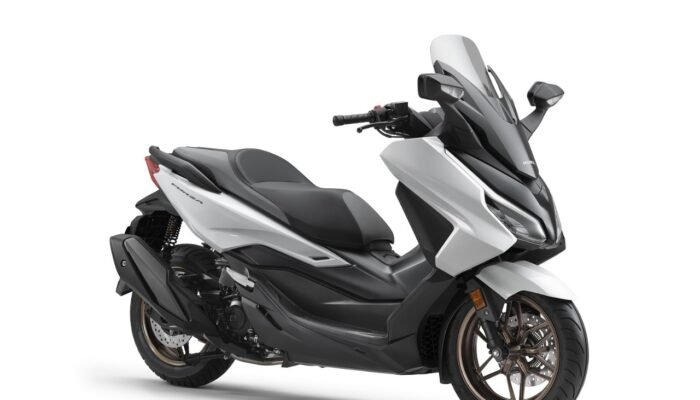 Honda Forza Tampil Makin Berkelas dengan Panel Meter TFT Baru dan Warna Eksklusif