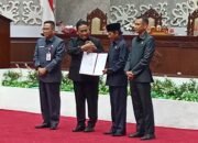 DPRD Bersama Pemerintah Tandatangani Persetujuan RPJMD 2025-2029 30 DPRD Bersama Pemerintah Tandatangani Persetujuan RPJMD 2025-2029