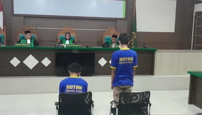 Terdakwa Pasangan Gay Dituntut 170 Kali Hukuman Cambuk