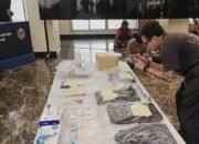 Barang Bukti Terkait Kematian Diplomat Kemlu Ditampilkan Polisi 19 Barang Bukti Terkait Kematian Diplomat Kemlu Ditampilkan Polisi