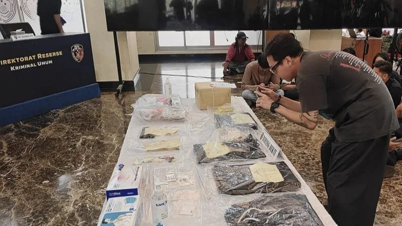 Barang Bukti Terkait Kematian Diplomat Kemlu Ditampilkan Polisi 1 IMG 20250729 WA0056