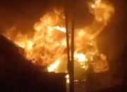 Kebakaran Kembali Terjadi di Komplek Harun Sungai Miai Dalam Banjarmasin 10 Kebakaran Kembali Terjadi di Komplek Harun Sungai Miai Dalam Banjarmasin