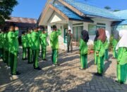 Babinsa Koramil 1002-06/Barabai Latih Disiplin Siswa MTs Diniyah Barabai Lewat PBB 23 Babinsa Koramil 1002-06/Barabai Latih Disiplin Siswa MTs Diniyah Barabai Lewat PBB
