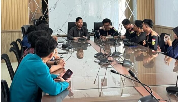 Ketua DPRD Banjarmasin Rikval Fachruri Terima Silaturahmi Kepengurusan Baru IKMABAN