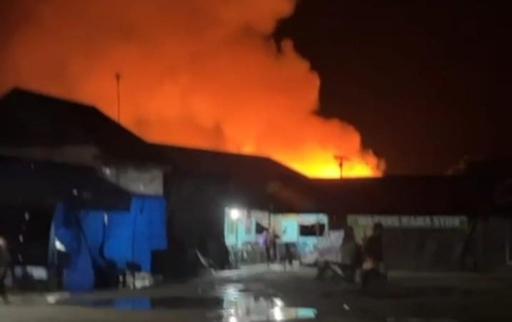 Kebakaran di Kawasan Makam Datu Qabul, 12 Bangunan Ludes Dilalap Api 1 IMG 20250715 142913