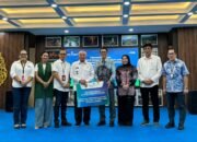 Bank Kalsel Serahkan CSR Pembangunan Spot Pasar Terapung di TMII, Wujud Dukung Pelestarian Budaya dan Pemberdayaan UMKM Daerah 49 Bank Kalsel Serahkan CSR Pembangunan Spot Pasar Terapung di TMII, Wujud Dukung Pelestarian Budaya dan Pemberdayaan UMKM Daerah