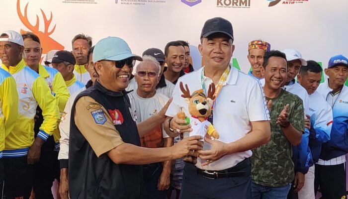 Sekda Kalsel M. Syarifuddin Sumbang Medali Tenis Veteran di FORNAS VIII NTB
