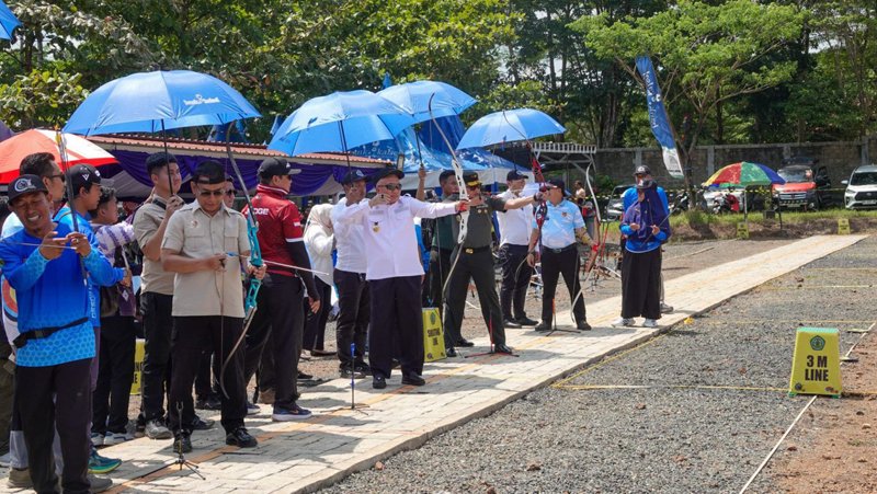 Archery Open Piala Gubernur Kalsel Diikuti Ratusan Peserta 6 Provinsi 1 08 3klm gubernur muhidin jpg