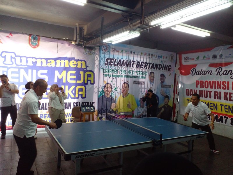 Forum Wartawan DPRD Kalsel gelar: Turnamen Tenis Meja memeriahkan Harjad Kalsel dan HUT RI 2025 1 08 3klm ketua dprd jpg