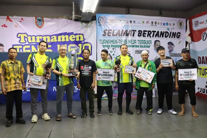 08 3klm ketua press room dprd jpg