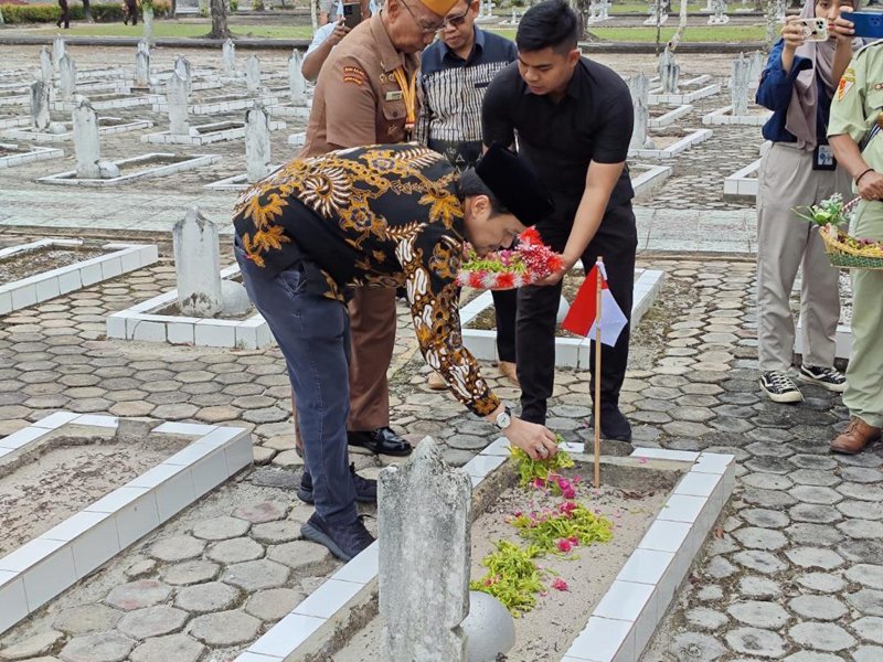1 35 klm Kontrak Pemprov 10 Wagub ke makam Pahlawan Bumi kencana