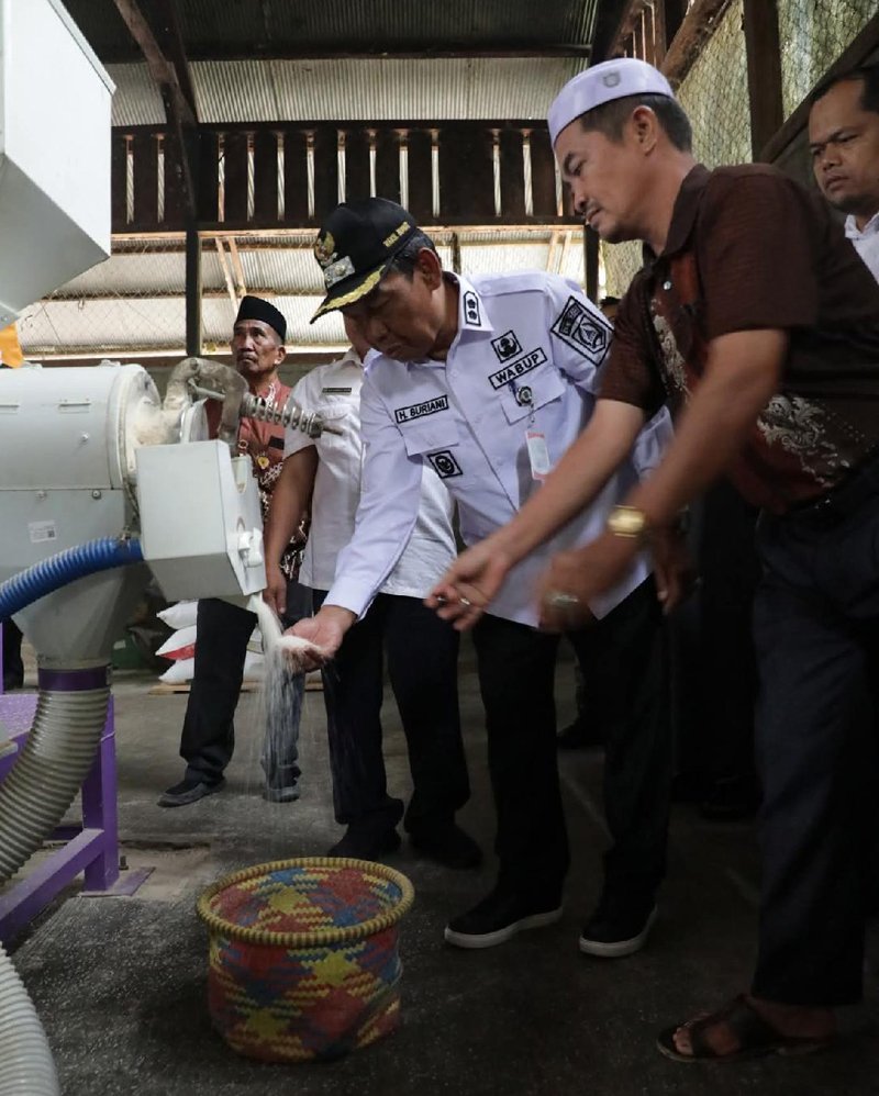 Wabup Resmikan RMU Elevator di Desa Mandala 1 Hal 12 HSS 1 3 klm 15