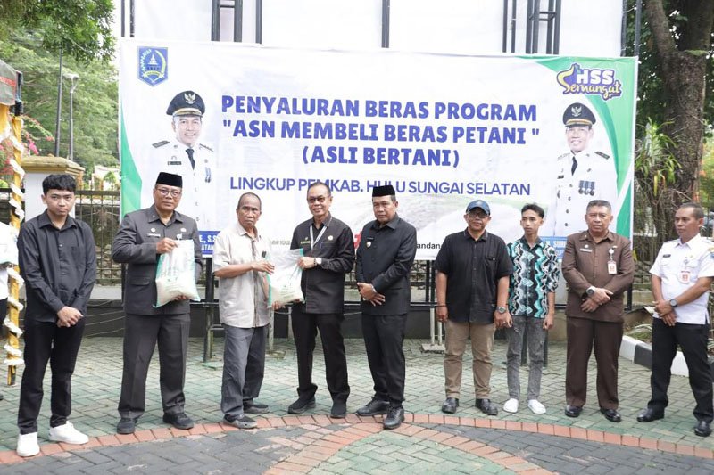 Pemkab HSS Salurkan Beras Program Asli Bertani 1 Hal 12 HSS 3 klm 23