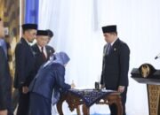 Bupati Lantik Yulian Herawati Sebagai Sekda Tanbu Depinitif